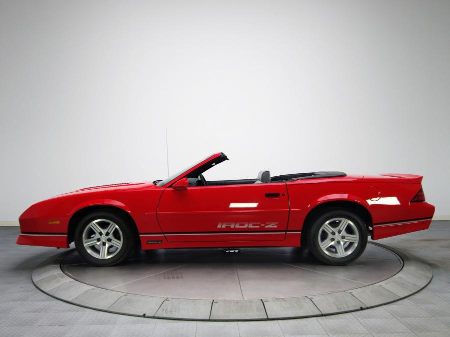  Chevrolet Camaro IROC-Z Convertible 1988 года  (фото 14 из 18)